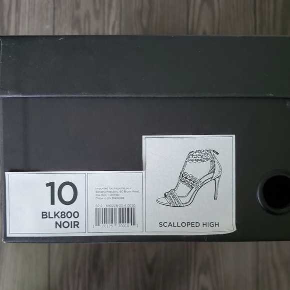 NWT Banana Republic sandals - brand new - Picture 4 of 4